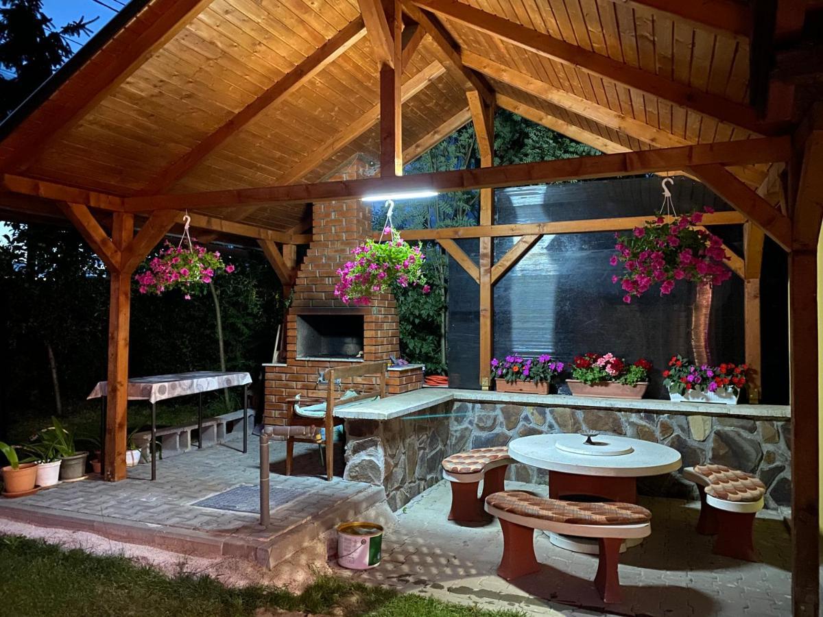 Отель Vila Eszter Совата Экстерьер фото