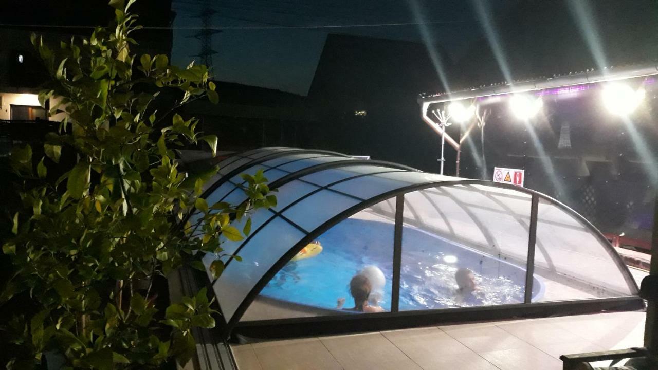 Отель Vila Eszter Совата Экстерьер фото